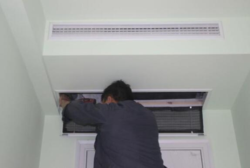 提醒大家很好不要選擇在雨天進(jìn)行空調(diào)安裝。